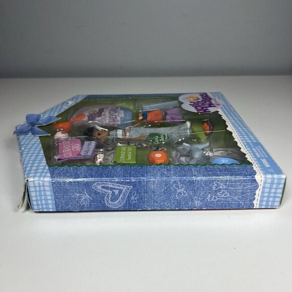 Holly Hobbie & Friends Carrie Baker & Bonnet Clubhouse Girls Set J8365 NRFP 2006 - Picture 4 of 6